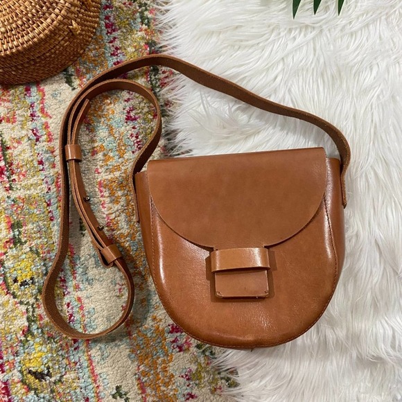 Lucky Brand Handbags - Lucky Brand Neutral Brown Tan Minimalist Leather Crossbody Saddle Bag Purse